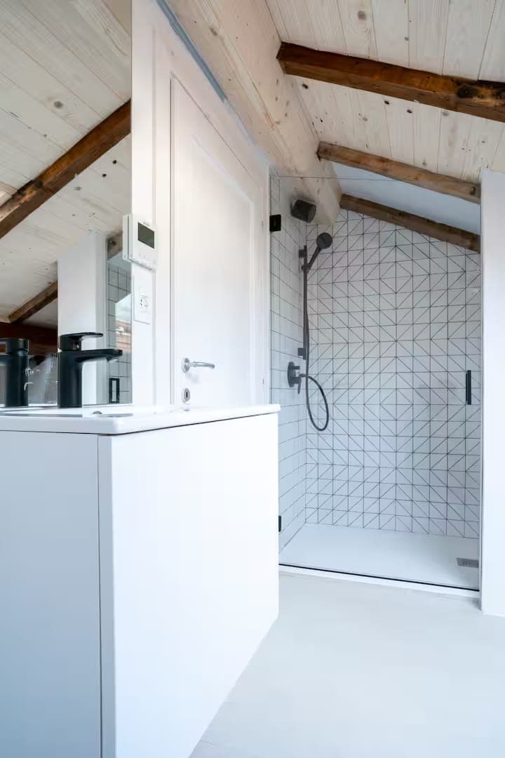 Full Bath — photo 1