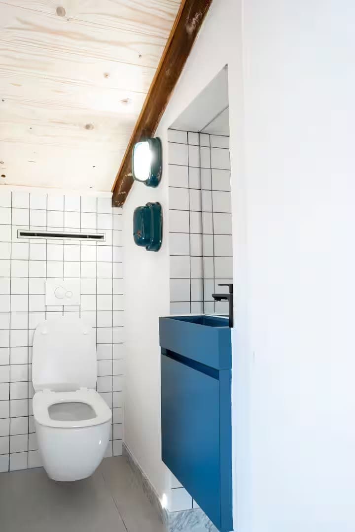 Half Bath — photo 1