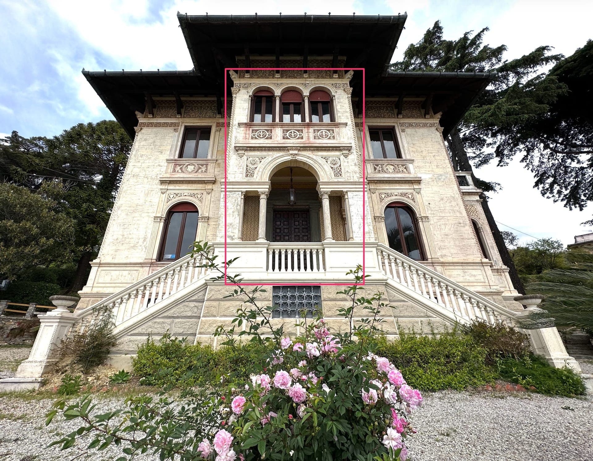Seafront loggia